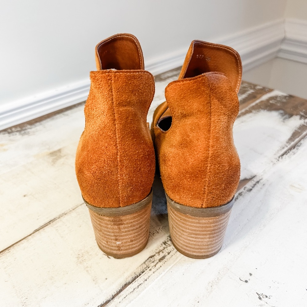 Antelope Burnt Orange Suede Heels - Picture 4 of 6